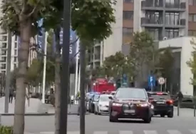 (VIDEO) RADNIK PRVO UGLEDAO RUKU, PA ONDA OSTATAK TIJELA Detalji užasa u centru Beograda, sumnja se da je žrtva strani državljanin