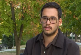 (VIDEO, FOTO) SPOJIO BOGOSLOVIJU I IT, PA ZAPREPASTIO SVE Bogdan sa 23 godine diplomirao na 2 fakulteta, a diplome bi dao samo jednoj osobi