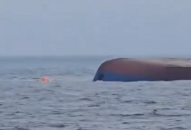 (VIDEO) DRAMA U CRNOM MORU Dron pogodio brod, jedan mornar poginuo, trojica nestala