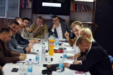 SDS DANAS U BANJALUCI: Blanuša pred novim pritiscima, Petrovićev slučaj dodatno produbio krizu