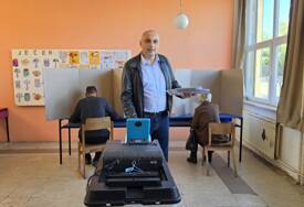 (FOTO) Glasao u Kozarskoj Dubici: Banjac obavio građansku dužnost