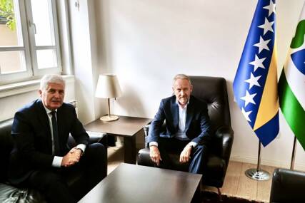 „Postići stabilan unutrašnji dijalog“ Čović razgovarao sa Izetbegovićem o uspostavljanju vlasti nakon održanih izbora u BiH