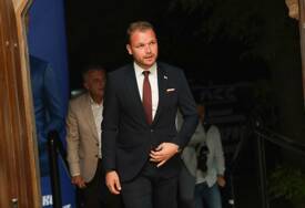(FOTO) TIŠINA U ŠTABU PSS Nema obraćanja Draška Stanivukovića, funkcioneri odlaze bez izjava