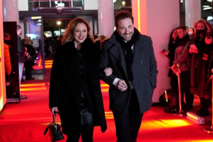 (FOTO) Sofija i Lea sa mamom u večernjem izlasku: Kćerke Gordana Kičića izrasle u prave djevojke, jedna stvar nikome nije promakla
