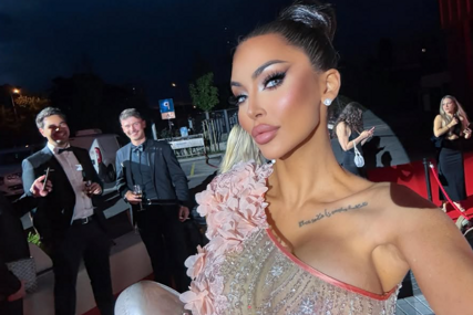 (VIDEO, FOTO) Influenserka Hana Rodić bez zadrške o ljubavnom životu: Privlače je STARIJI MUŠKARCI, a evo šta kaže o odnosu s ocem