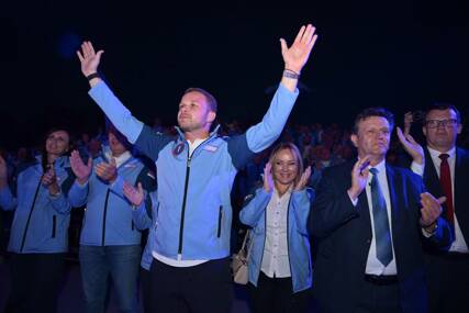 (FOTO) "Želimo Republiku Srpsku trostruko jaču od Federacije BiH" Stanivuković poslao snažne poruke sa centralne tribine PSS na tvrđavi Kastel