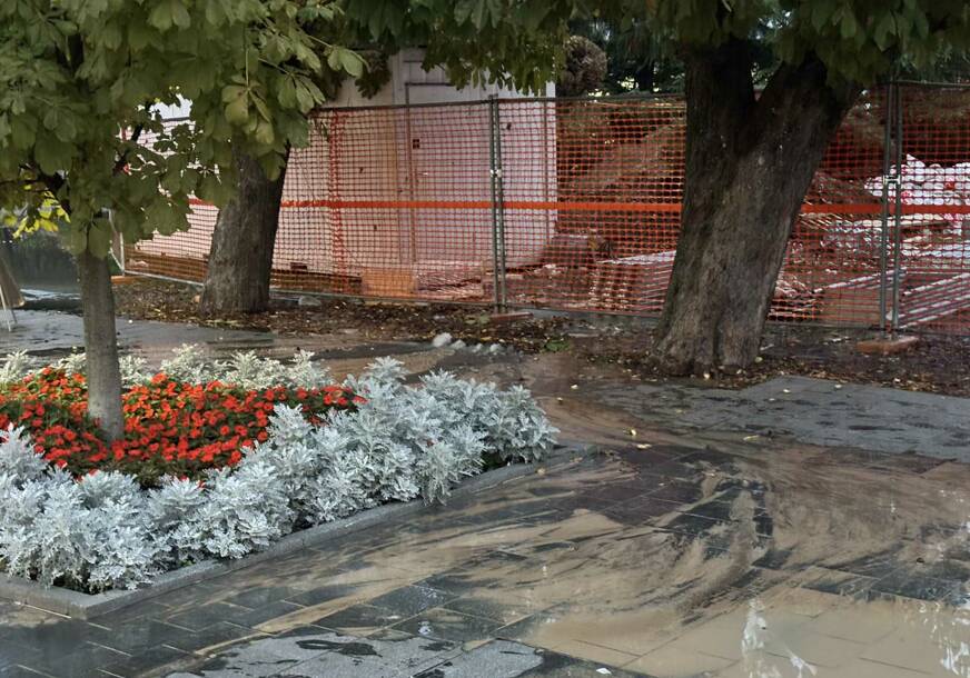 (VIDEO) ŠTA SE DEŠAVA U CENTRU BANJALUKE Potok teče glavnim šetalištem