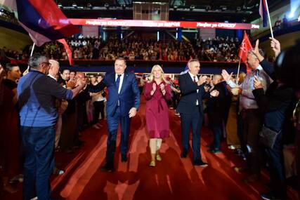(FOTO) Dvorana Borik prepuna: Počela završna tribina SNSD u Banjaluci