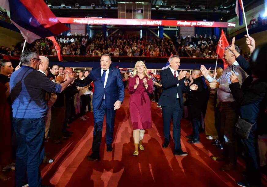 (FOTO) Dvorana Borik prepuna: Počela završna tribina SNSD u Banjaluci
