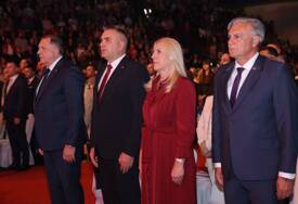 (FOTO) "Ovoliki broj ljudi mnogo govori" Cvijanovićeva o atmosferi na završnoj tribini SNSD u Banjaluci