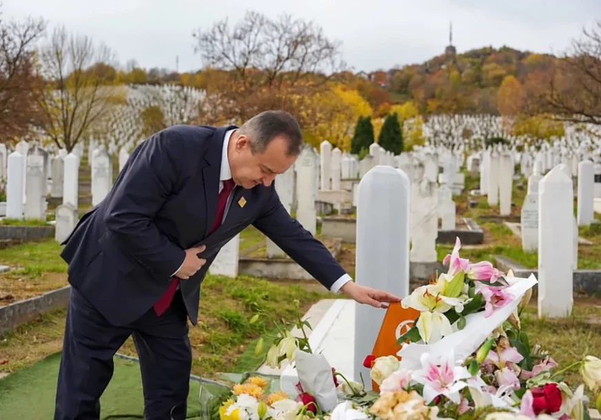 (FOTO) Ivica Dačić objavio slike SA GROBA Halida Bešlića "Uz njegovu pjesmu sam se probudio iz kome"