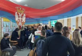 POČELO GLASANJE ZA IZBORE U SRBIJI U BiH otvoreno 28 biračkih mjesta, evo koliko je građana prijavljeno