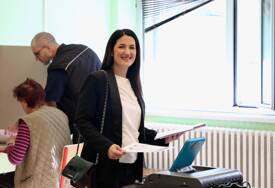 (FOTO) KATASTROFA U KOMŠILUKU Jelena Trivić na svom biračkom mjestu dobila samo 11 glasova