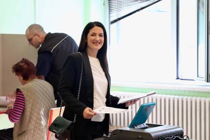 (FOTO) KATASTROFA U KOMŠILUKU Jelena Trivić na svom biračkom mjestu dobila samo 11 glasova