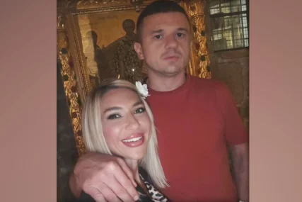 „BOG JE LJUBAV, A LJUBAV UVIJEK POBJEĐUJE“ Jovana Jeremić sa Tigrom posjetila svetinju, zajedno zapalili svijeće i poslali snažnu poruku