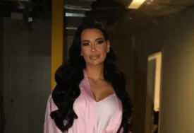 (VIDEO) "Samo jako" Katarina Grujić NA INFUZIJI tik pred koncert, muž se ne odvaja od nje