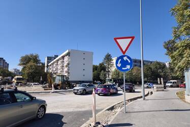 (VIDEO, FOTO) MIJENJAJU RUTE, TRPE GUŽVE Evo kada bi muke vozača kod "Audi servisa" mogle biti gotove