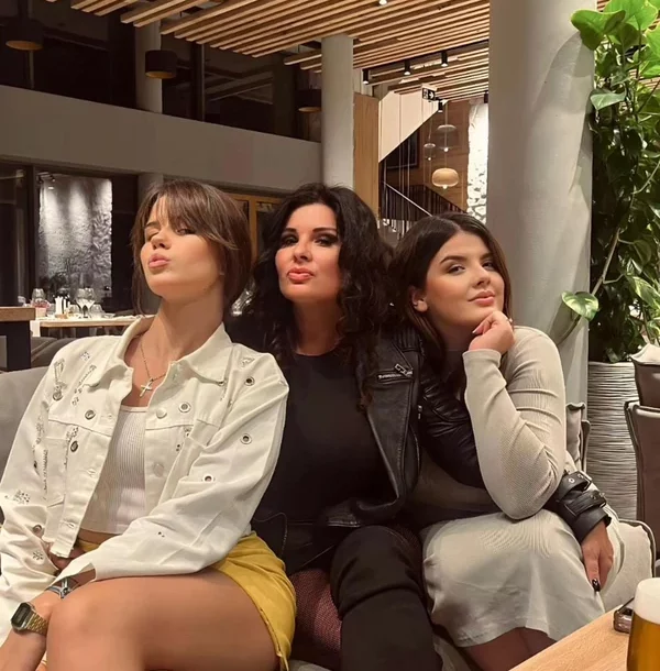 (FOTO)„TAMAN POSLA DA IDU MOJIM STOPAMA“ Maja Marijana otkrila zašto ne želi da joj kćerke budu pjevačice