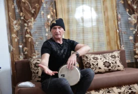 "Pitala me je kako može to da prođe bez nje" Pjevač u 64. godini dobio dijete sa novom djevojkom, pa dobio poziv od bivše žene