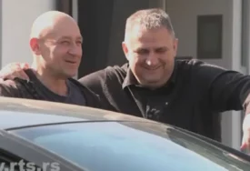NAGRADA ZA 25 GODINA VJERNOSTI Milan za 50. rođendan radniku poklonio automobil, njegova reakcija je neprocjenjiva