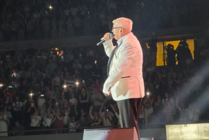 (VIDEO) Ustao i poklonio mu se: Rasta u prvom redu na koncertu Milančeta Radosavljevića, čuvani pjevač mu se javno obratio