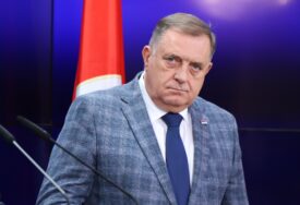 Dodik se obrušio na novinara BHRT: „Ajde, vozi brate. Vrati mikrofon“