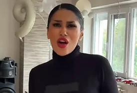 Pjevačica bila u "Lazi Lazareviću", sad izgleda bolje nego ikad: Mina Kostić se oglasila iz svog doma, izazvala lavinu komentara