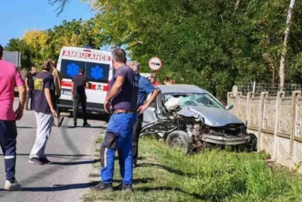 JEZIV PRIZOR KOD POŽAREVCA Automobil potpuno smrskan nakon udesa, na terenu Hitna pomoć