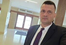(FOTO) Ako ste mu rodbina, kum ili komšija – ovo je poruka za vas: Radovan Romanić nakon izbora "ZARATIO" sa cijelom Omarskom
