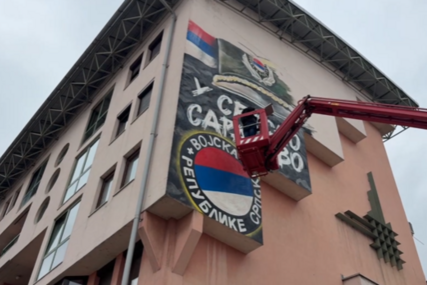 Mural posvećen Vojsci Republike Srpske: Na zgradi iscrtavaju zastavu, grbi i šapku kakvu je nosio Ratko Mladić