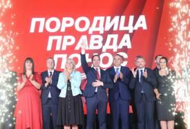 (FOTO) Spektakl u Staroj Adi: Pobjednička atmosfera na završnoj konvenciji SPS, Selak poslao jasnu poruku