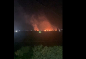 (VIDEO) Vatrogasci se bore da zaštite objekte: Veliki požar u blizini sarajevskog aerodroma