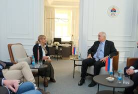 Trišić Babić sa ambasadorom Rikom Holcaplom: Dijalog i institucionalna saradnja od posebnog značaja