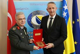 (FOTO) „Opredijeljenost punopravnom članstvu u NATO“ Zamjenik ministra odbrane BiH razgovarao s turskim generalom