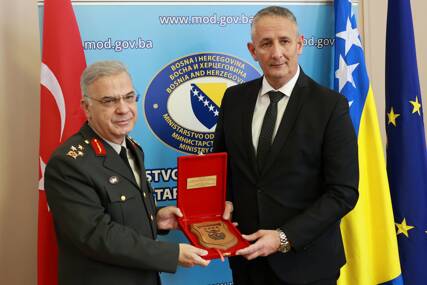 (FOTO) „Opredijeljenost punopravnom članstvu u NATO“ Zamjenik ministra odbrane BiH razgovarao s turskim generalom