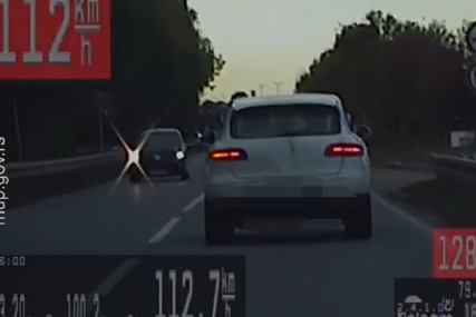 (VIDEO) BIJESNA VOŽNJA Nasilnik za volanom "poršea" gazio 112 na sat gdje je ograničenje 50