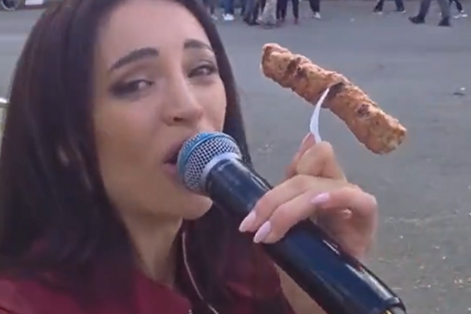(VIDEO) ZAPALILA BALKAN KAO ROŠTILJ Mikrofon joj i ne treba, ona pjeva uz ćevap