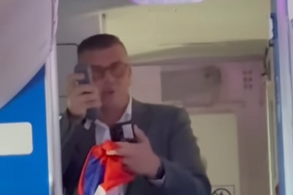 (VIDEO) Vijest ih zatekla u avionu: Pogledajte kako su reagovali Srbi iz Majamija kad su čuli ko je POBIJEDIO NA IZBORIMA u Srbiji