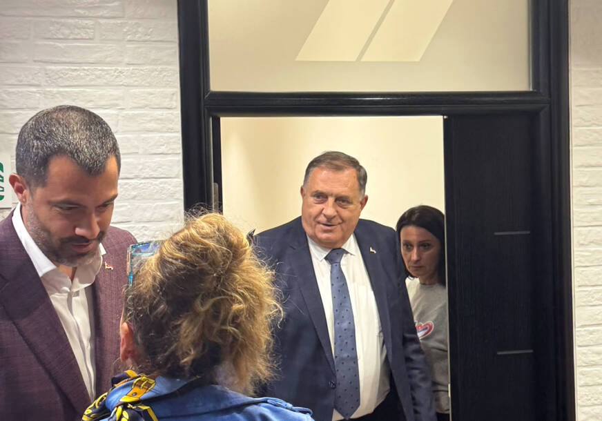 SJEDIŠTE SNS Milorad i Igor Dodik stigli u Beograd