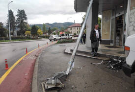(FOTO) Stub pao na knjižaru: Detalji nesreće u centru Banjaluke, POVRIJEĐENE 2 OSOBE