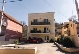 KUPILA 25 ARI ŠUME I GRADI SVOJ RAJ Pjevačica (41) ima nekretnine na više adresa, a evo gdje danas živi
