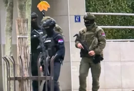 (FOTO) U Beogradu sve vrvi od policije: Opsadno stanje kod ambasade Izraela, prisutni pripadnici bezbjednosnih snaga