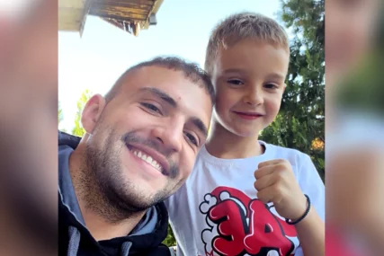 TATA I SIN U PRIRODI Veljko Ražnatović pokazao nježan trenutak sa Željkom, detalj na fotografiji privukao pažnju