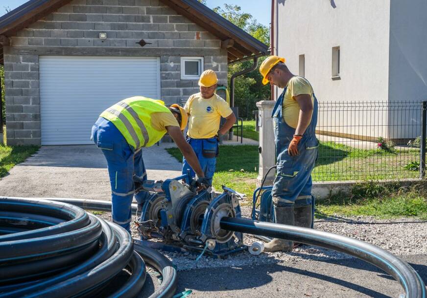 (FOTO) Radovi na vodovodnoj mreži u Bukvaleku i Šargovcu: Mještane obišla gradska menadžerka