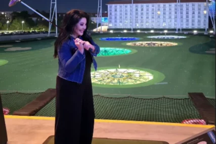 (FOTO, VIDEO) "PRELIJEPO VEČE" Dragana Mirković sa kćerkom Manuelom igra golf, pokazala kako uživaju u Beču