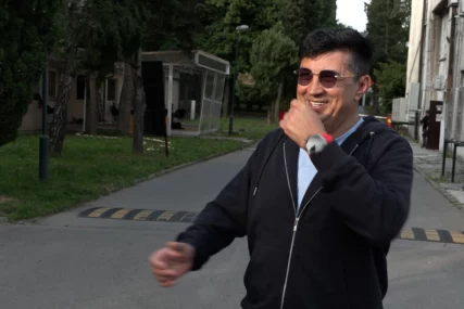 "MUŠKARCI PRIŽELJKUJU SVE ONO ŠTO NEMAJU" Voditelj (60) nakon razvoda od 25 godina mlađe supruge poslao jasnu poruku