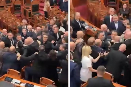 (VIDEO) Sjednica se pretvorila u tuču i opšti metež: Sijevale pesnice u albanskom parlamentu