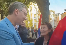 (VIDEO) Vučić objavio kako je izgledao susret sa nastavnicom Nadom "Hvala joj na svim lijepim riječima, osmijehu i uspomenama"