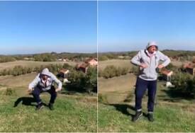 (VIDEO) NEMA ODMORA ZA DODIKA Zauzeo pozu, krenuo s čučnjevima, pa poručio da „najbolje tek dolazi“