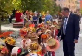 (VIDEO) „Za njih je sve ovo rađeno“ Dodik sa najmlađim stanovnicima Banjaluke